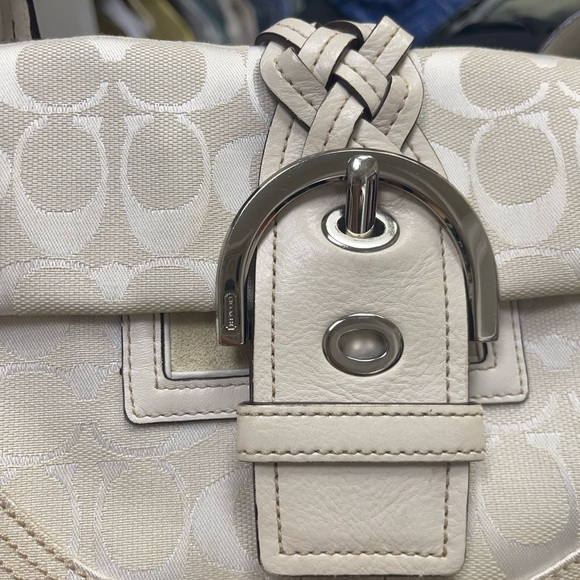 Classic white coach purse - Picture 5 of 12